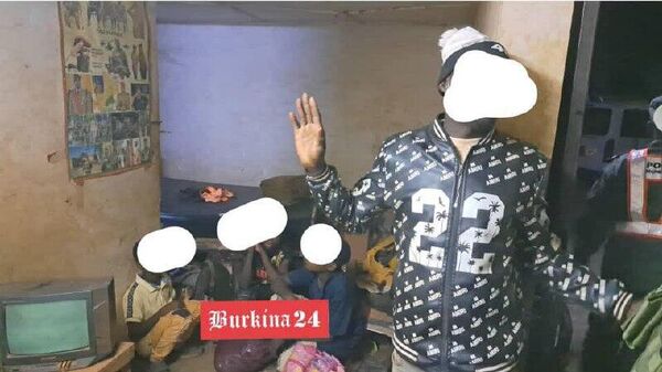 Un homme interpellé à Ouagadougou alors qu'il tentait de convoyer 4 ados vers des mines d'or - Sputnik Afrique