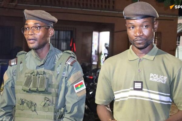 Un homme interpellé à Ouagadougou alors qu'il tentait de convoyer 4 ados vers des mines d'or - Sputnik Afrique