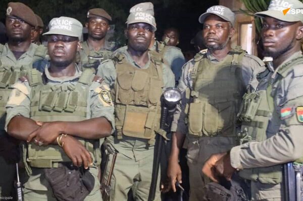 Un homme interpellé à Ouagadougou alors qu'il tentait de convoyer 4 ados vers des mines d'or - Sputnik Afrique