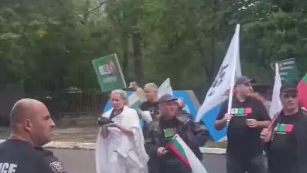 Une nazie criminelle!: c'est ainsi qu'Ursula von der Leyen a été accueillie en Bulgarie - Sputnik Afrique