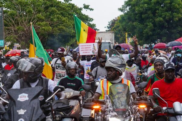 Des manifestants à Dakar réclament justice pour les victimes de la répression entre 2021 et 2024 - Sputnik Afrique