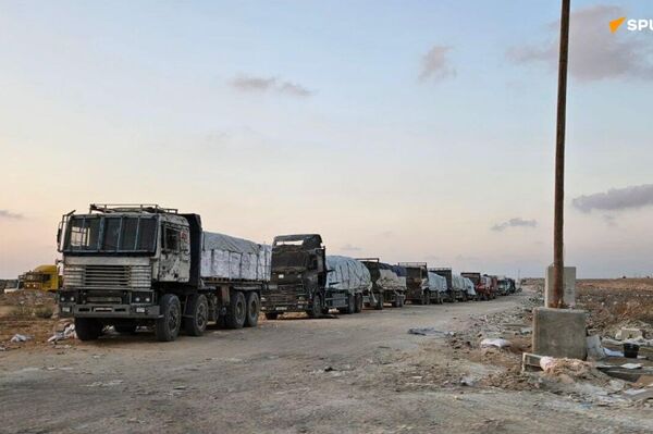 De l'aide humanitaire s'accumule à la frontière israélienne - Sputnik Afrique