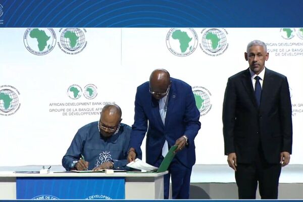 'Let’s Go to Work! I’m Ready!' — Sidi Ould Tah Sworn in as Ninth President of African Development Bank 'Let’s Go to Work! I’m Ready!' — Sidi Ould Tah Sworn in as Ninth President of African Development Bank - Sputnik Africa