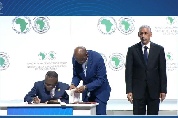 'Let’s Go to Work! I’m Ready!' — Sidi Ould Tah Sworn in as Ninth President of African Development Bank 'Let’s Go to Work! I’m Ready!' — Sidi Ould Tah Sworn in as Ninth President of African Development Bank - Sputnik Africa