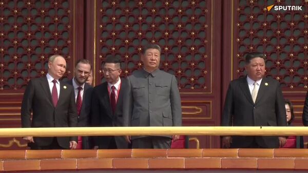 SPOTTED: Putin, Xi, and Kim review Chinese military parade in Beijing - Sputnik Africa
