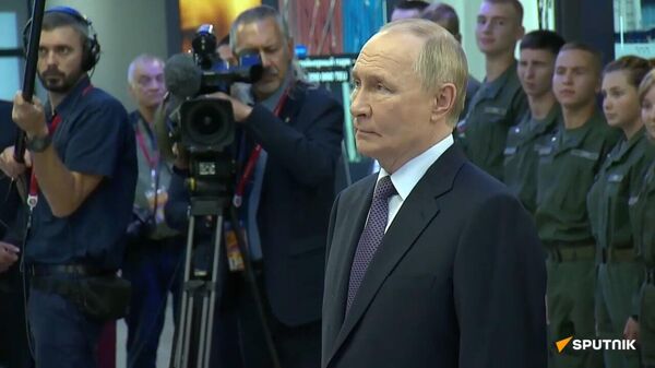 Putin Visits Branch of National Center Russia in Vladivostok - Sputnik Africa