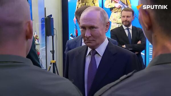 🪖 HEARTFELT MOMENT: PUTIN HUGS CADET WHO ALWAYS DREAMED OF BEING A SOLDIER - Sputnik Africa