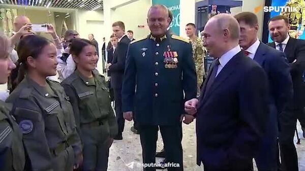Female Cadets Ask to Hug Putin - Sputnik Africa