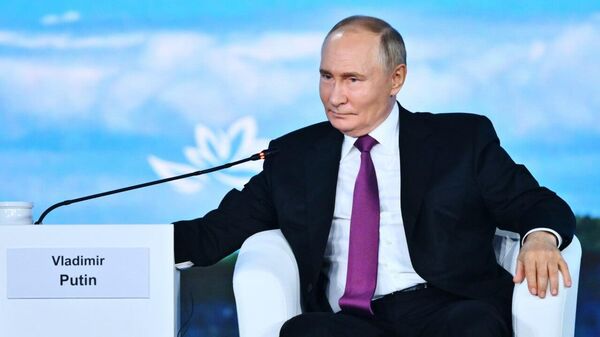 À ne pas manquer: Vladimir Poutine prend part à la session plénière du Forum économique oriental À ne pas manquer: Vladimir Poutine prend part à la session plénière du Forum économique oriental - Sputnik Afrique