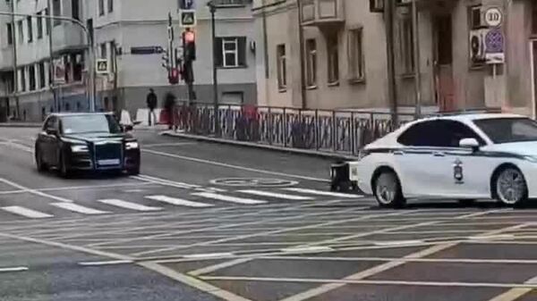 #viral | Delivery Robot That Won’t Be Slowed Down – Not Even by Gov't Car - Sputnik Africa