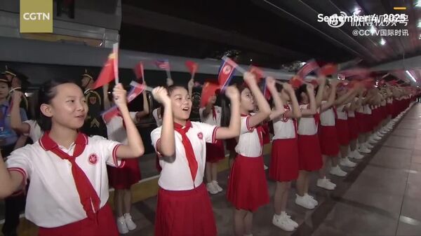 #viral | Touching Send-Off: Kim Jong Un Waves Goodbye as Youth Perform at Train Departure - Sputnik Africa