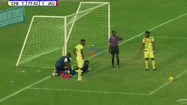 Quand un terrain de foot se transforme en zone de combat aérien - Sputnik Afrique