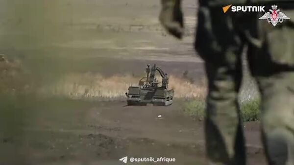 ▶ De nouveaux complexes robotiques russes prêts pour des combats acharnés - Sputnik Afrique