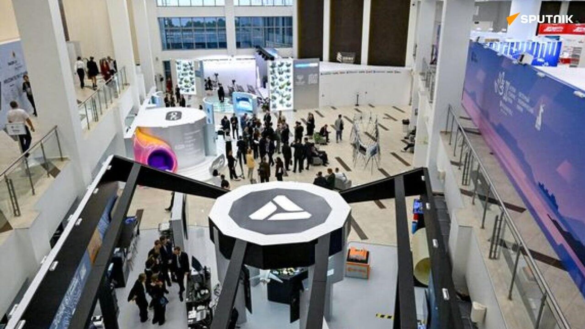 Le Forum économique oriental a mis en lumière le virage énergétique de la Russie Le Forum économique oriental a mis en lumière le virage énergétique de la Russie - Sputnik Afrique, 1920, 06.09.2025