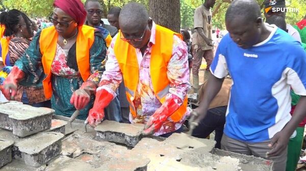 La Primature burkinabè achète de l'équipement pour les pavés pour 4 millions de francs CFA - Sputnik Afrique