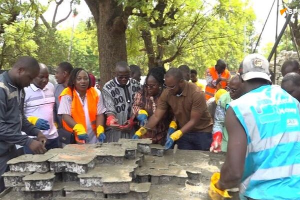 La Primature burkinabè achète de l'équipement pour les pavés pour 4 millions de francs CFA - Sputnik Afrique