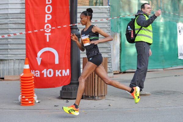 Un Kenyan et une Tanzanienne dominent le marathon international dans la ville russe de Perm - Sputnik Afrique