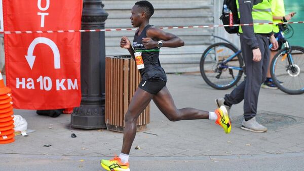 Un Kenyan et une Tanzanienne dominent le marathon international dans la ville russe de Perm - Sputnik Afrique