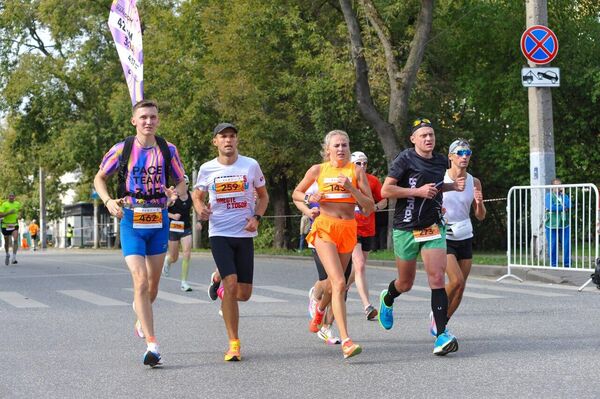 Un Kenyan et une Tanzanienne dominent le marathon international dans la ville russe de Perm - Sputnik Afrique