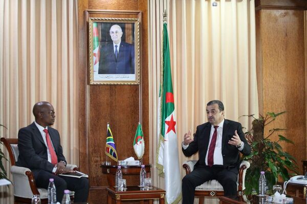 Pétrole, gaz, renouvelable: l’Algérie et l’Afrique du Sud boostent leur partenariat énergétique - Sputnik Afrique