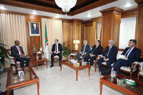 Pétrole, gaz, renouvelable: l’Algérie et l’Afrique du Sud boostent leur partenariat énergétique - Sputnik Afrique