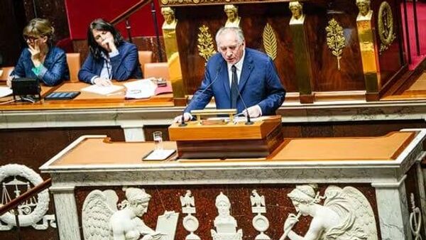 En France, le Premier ministre perd le vote de confiance, son gouvernement renversé après 9 mois au pouvoir - Sputnik Afrique