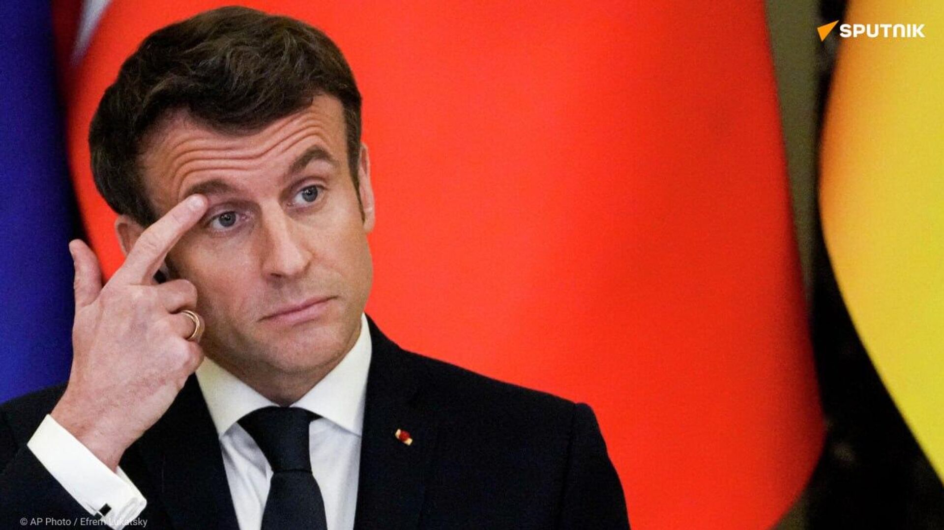 Macron joue sur l'Ukraine pour pallier les insuffisances de sa politique, selon un expert - Sputnik Afrique, 1920, 09.09.2025