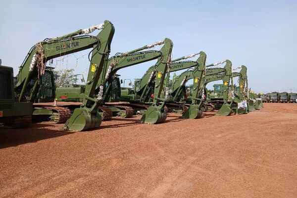 Ibrahim Traoré remet 764 engins à l’Initiative Faso Mêbo - Sputnik Afrique