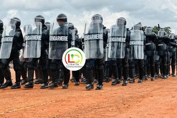 Au Burkina, plus de 500 nouveaux sous-officiers renforcent les forces armées nationales Au Burkina, plus de 500 nouveaux sous-officiers renforcent les forces armées nationales - Sputnik Afrique