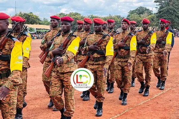 Au Burkina, plus de 500 nouveaux sous-officiers renforcent les forces armées nationales Au Burkina, plus de 500 nouveaux sous-officiers renforcent les forces armées nationales - Sputnik Afrique