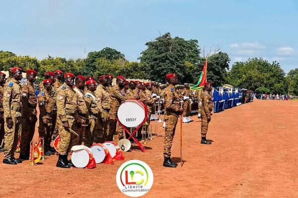 Au Burkina, plus de 500 nouveaux sous-officiers renforcent les forces armées nationales Au Burkina, plus de 500 nouveaux sous-officiers renforcent les forces armées nationales - Sputnik Afrique