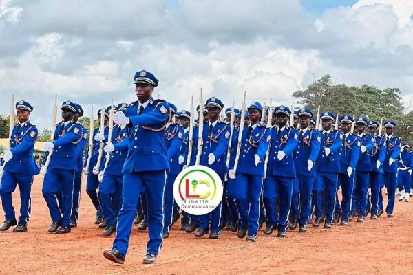 Au Burkina, plus de 500 nouveaux sous-officiers renforcent les forces armées nationales Au Burkina, plus de 500 nouveaux sous-officiers renforcent les forces armées nationales - Sputnik Afrique