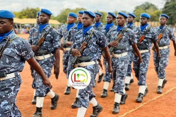 Au Burkina, plus de 500 nouveaux sous-officiers renforcent les forces armées nationales Au Burkina, plus de 500 nouveaux sous-officiers renforcent les forces armées nationales - Sputnik Afrique