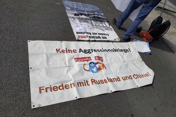 Le fondateur du groupe légendaire Pink Floyd rejoint une manifestation contre l’implication de l’Allemagne au Moyen-Orient et en Ukraine - Sputnik Afrique