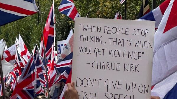 Une immense manifestation en faveur de la liberté d'expression et contre l'immigration à Londres - Sputnik Afrique