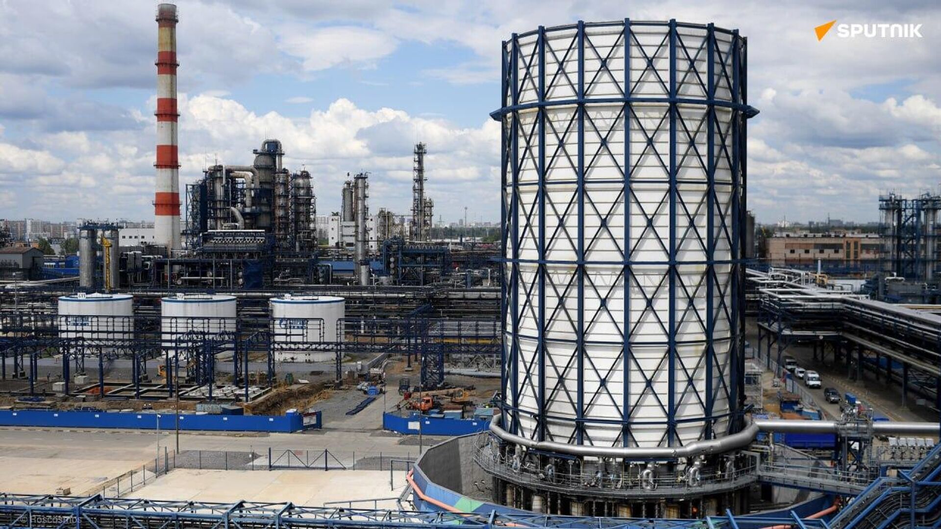 Kiev risque d'aller trop loin dans ses attaques contre les raffineries russes et crisper sa relation avec l'Occident, avertit un média occidental Kiev risque d'aller trop loin dans ses attaques contre les raffineries russes et crisper sa relation avec l'Occident, avertit un média occidental - Sputnik Afrique, 1920, 14.09.2025