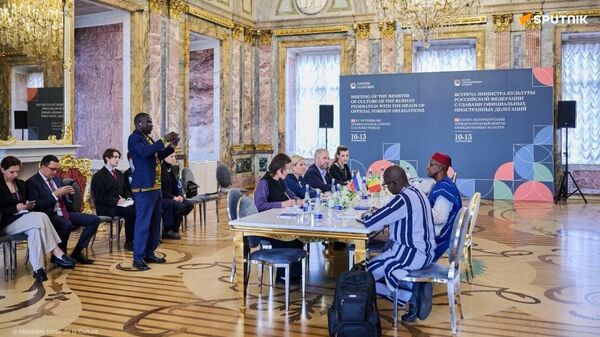Musique, cinéma et formation au menu de la rencontre des ministres de la Culture de Russie et du Mali - Sputnik Afrique