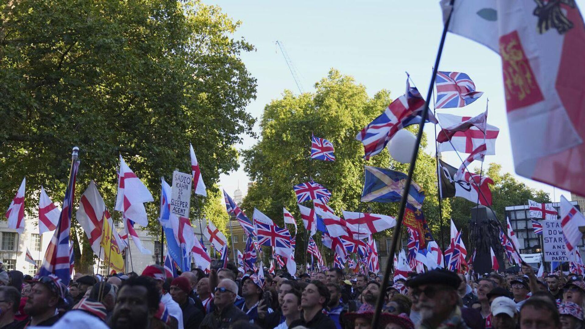 Beyond immigration: Ex-diplomat reveals deeper roots of London protests Beyond immigration: Ex-diplomat reveals deeper roots of London protests - Sputnik Africa, 1920, 14.09.2025