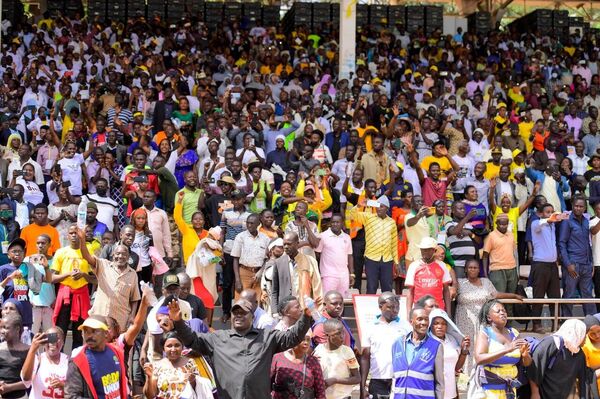 Le Président ougandais Yoweri Museveni a célébré son 81e anniversaire avec des motards de boda boda et a promis une aide gouvernementale à l'industrie de taxi - Sputnik Afrique