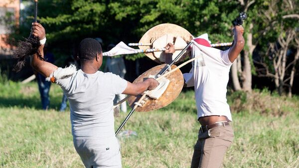 In South Africa, Zulu King Challenges His Offender to Duel With Fighting Sticks: Reports - Sputnik Africa