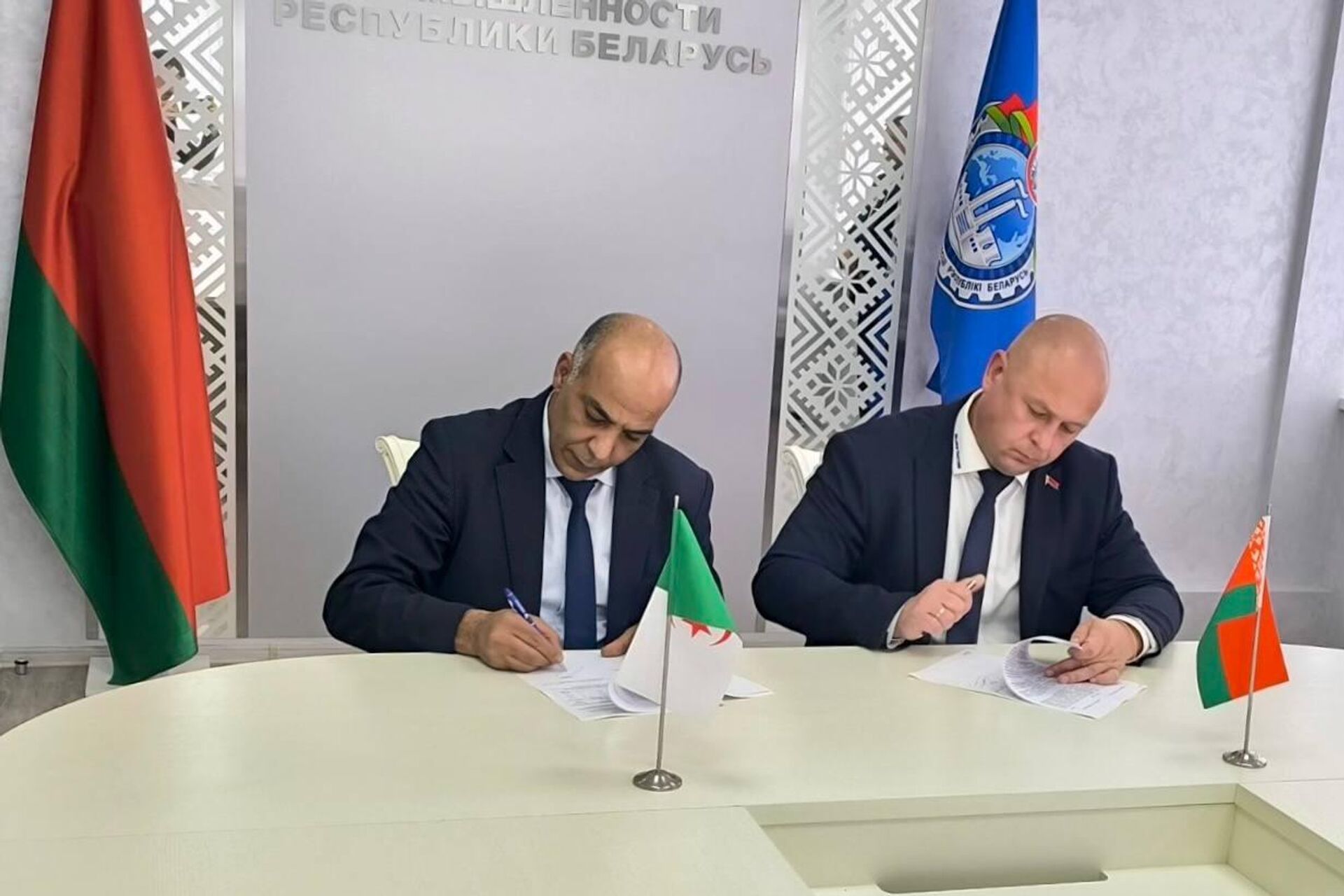 L'Algérie relance une usine de tracteurs biélorusses - Sputnik Afrique, 1920, 15.09.2025