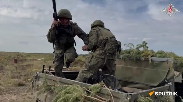 ▶Des commandos russes éliminent un groupe de sabotage simulé lors d'exercices internationaux Ouest-2025 - Sputnik Afrique