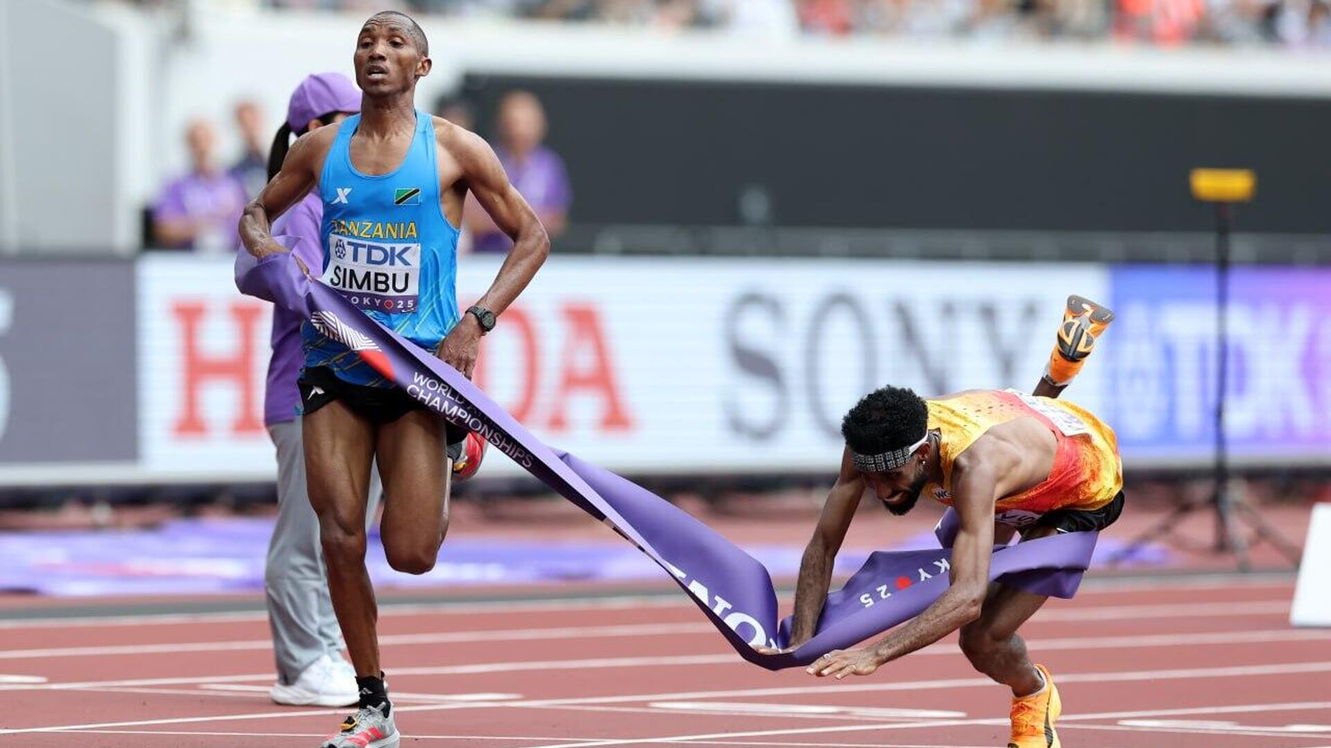 Tanzanian Sportsman Makes History, Winning Country's First Global Marathon Title in Tokyo Tanzanian Sportsman Makes History, Winning Country's First Global Marathon Title in Tokyo - Sputnik Africa, 1920, 16.09.2025