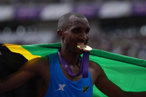 Tanzanian Sportsman Makes History, Winning Country's First Global Marathon Title in Tokyo Tanzanian Sportsman Makes History, Winning Country's First Global Marathon Title in Tokyo - Sputnik Africa