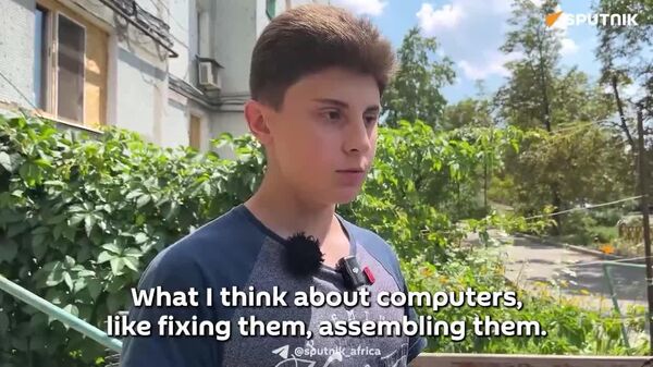 Teenager Masters Speed Computer Assembly While Sheltering During Battles in DPR’s Kurakhovo - Sputnik Africa