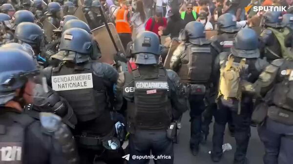 Police Make Arrests, Deploy Tear Gas at Paris Anti-Austerity March, Sputnik Africa Correspondent Reports - Sputnik Africa