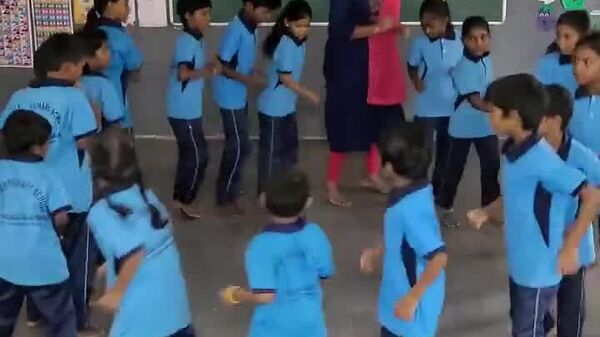 #viral | Indian Teacher Performs Lively Folk Dance With Schoolchildren to Tune of Popular Song - Sputnik Africa