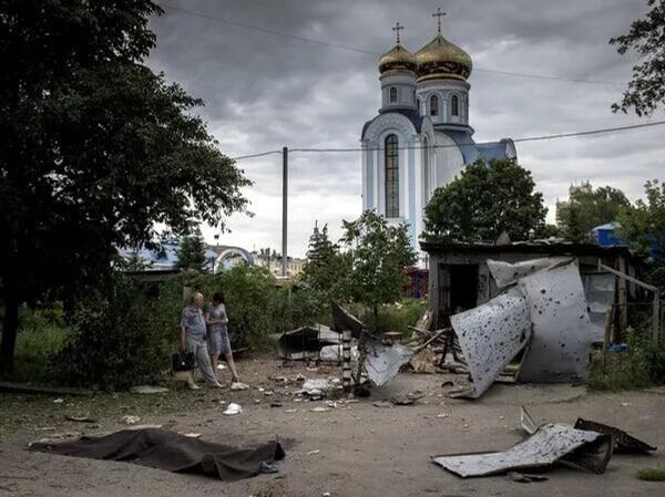 Residents of Lugansk after the shelling of the city. Residents of Lugansk after the shelling of the city. - Sputnik Africa