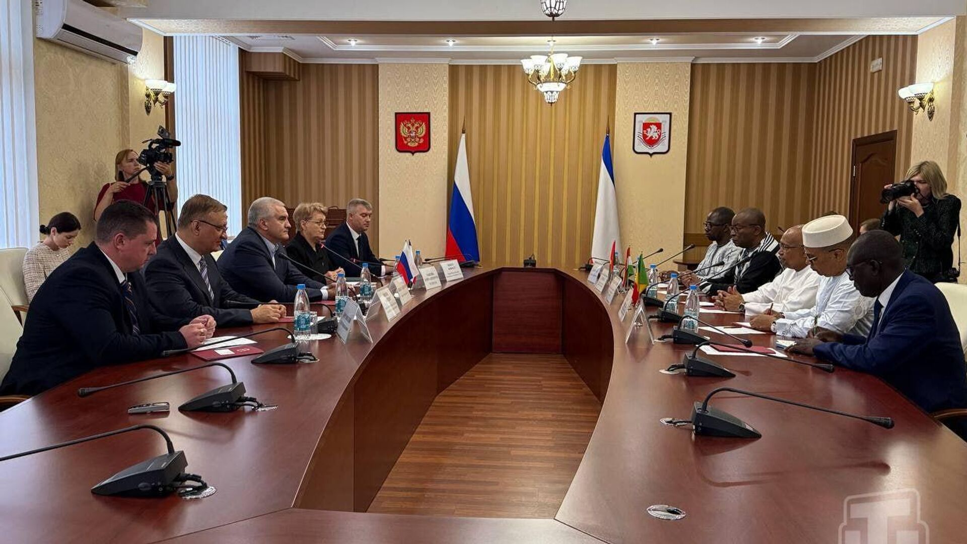 Une délégation d'ambassadeurs des pays de l'AES est arrivée en Crimée – un diplomate russe à Sputnik Une délégation d'ambassadeurs des pays de l'AES est arrivée en Crimée – un diplomate russe à Sputnik - Sputnik Afrique, 1920, 19.09.2025