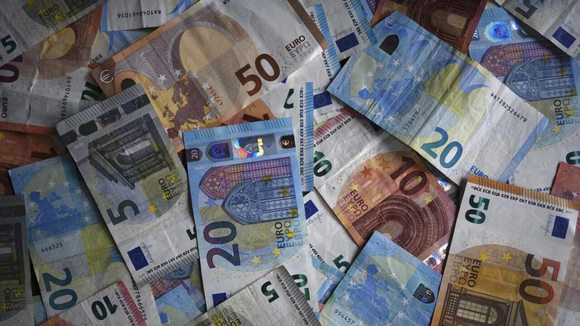 EU use of frozen Russian assets could WEAKEN euro and lead to capital outflow from bloc EU use of frozen Russian assets could WEAKEN euro and lead to capital outflow from bloc - Sputnik Africa, 1920, 20.09.2025